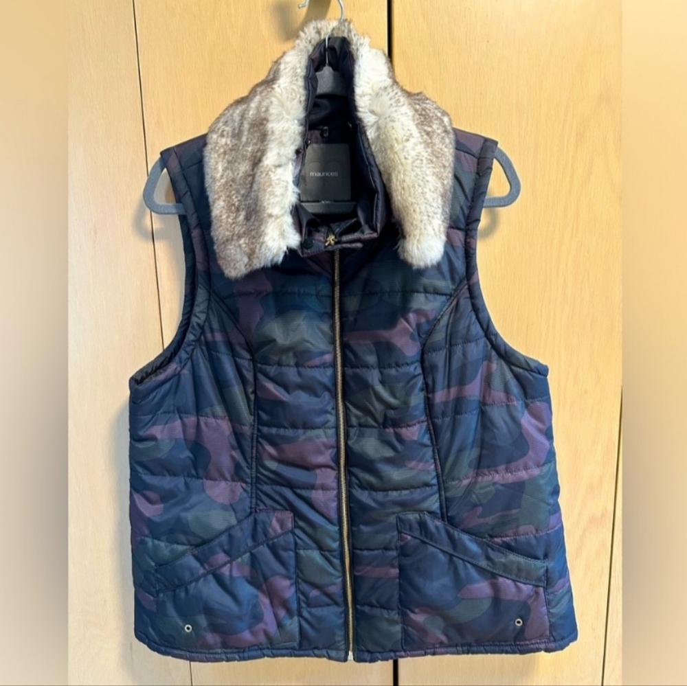 Maurices Camo Pattern Puffer Vest with Detachable Faux Fur Collar Size XXL